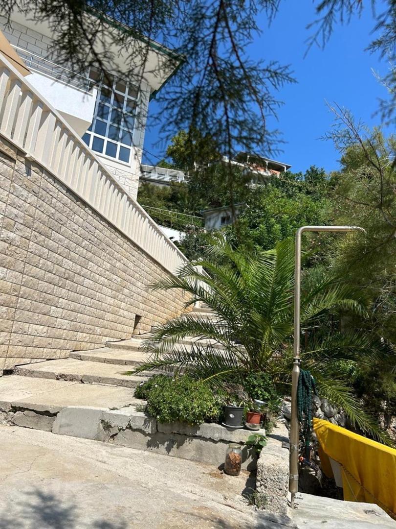 Azure Apartments By The Sea Near City أوميس المظهر الخارجي الصورة
