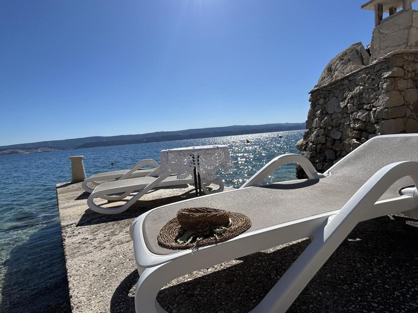Azure Apartments By The Sea Near City أوميس المظهر الخارجي الصورة
