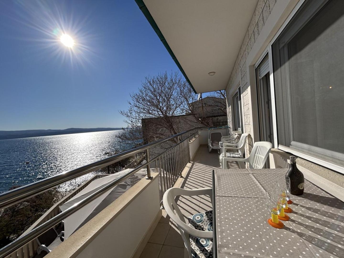 Azure Apartments By The Sea Near City أوميس المظهر الخارجي الصورة